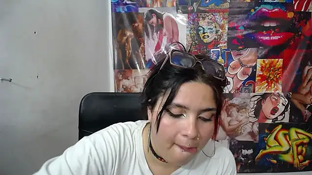 Curvy-Queen online show from 10/24/25, 08:16