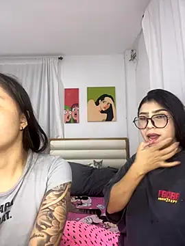 Snapshot of Sweet_and_Rous0 chatting on 09/19/25, 02:57 Sweet and Rous0 online show from 09/19/25, 02:57