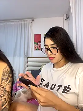 Snapshot of Sweet_and_Rous0 chatting on 09/22/25, 02:24 Sweet and Rous0 online show from 09/22/25, 02:24