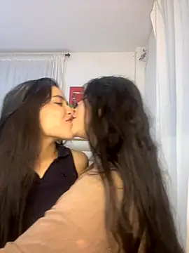 Snapshot of Sweet_and_Rous0 chatting on 09/27/25, 03:33 Sweet and Rous0 online show from 09/27/25, 03:33