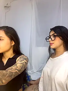 Snapshot of Sweet_and_Rous0 chatting on 11/03/25, 03:30 Sweet and Rous0 online show from 11/03/25, 03:30