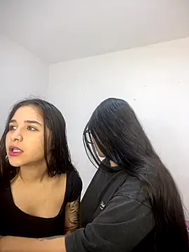 Snapshot of Sweet_and_Rous0 chatting on 12/15/25, 03:49 Sweet and Rous0 online show from 12/15/25, 03:49