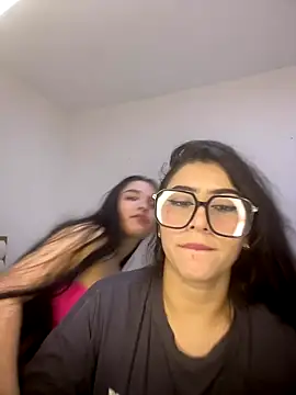 Snapshot of Sweet_and_Rous0 chatting on 12/23/25, 02:42 Sweet and Rous0 online show from 12/23/25, 02:42