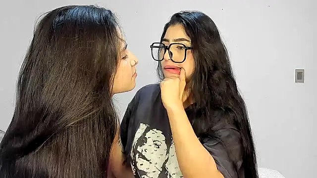 Snapshot of Sweet_and_Rous0 chatting on 01/14/26, 03:12 Sweet and Rous0 online show from 01/14/26, 03:12