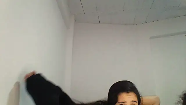 Snapshot of Sweet_and_Rous0 chatting on 03/16/26, 01:44 Sweet and Rous0 online show from 03/16/26, 01:44