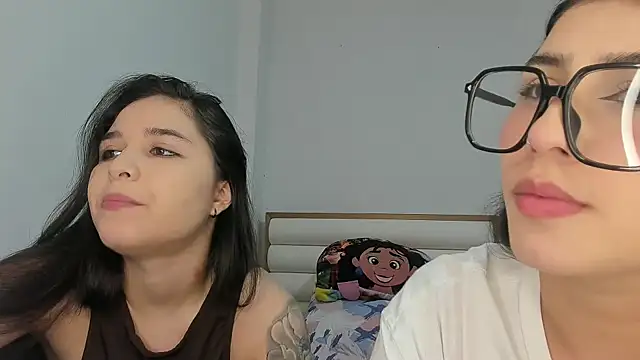 Snapshot of Sweet_and_Rous0 chatting on 04/30/26, 01:45 Sweet and Rous0 online show from 04/30/26, 01:45