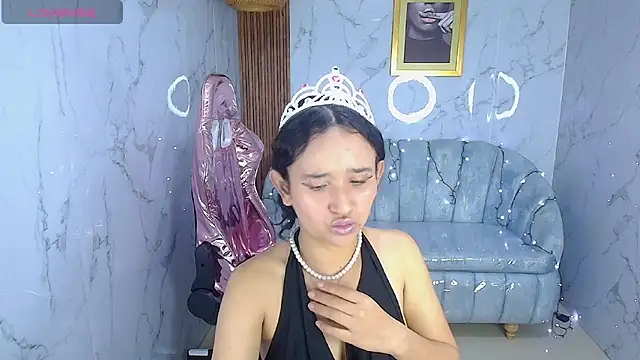 Snapshot of bella_vibess_s chatting on 12/20/25, 08:05 bella vibess s online show from 12/20/25, 08:05