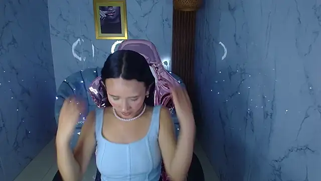 Snapshot of bella_vibess_s chatting on 01/08/26, 08:11 bella vibess s online show from 01/08/26, 08:11