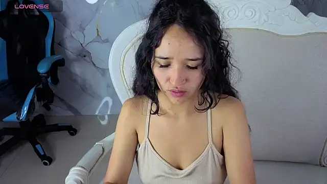 Snapshot of bella_vibess_s chatting on 02/20/26, 12:38 bella vibess s online show from 02/20/26, 12:38