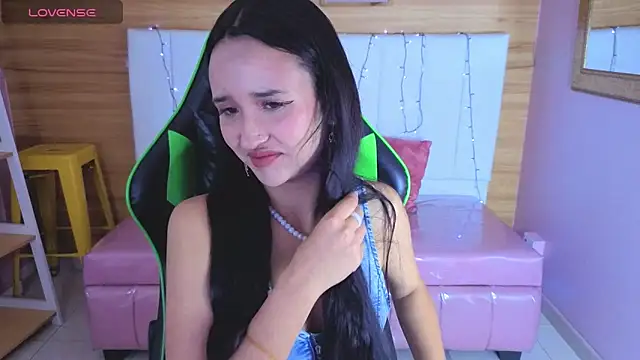 Snapshot of bella_vibess_s chatting on 02/25/26, 12:37 bella vibess s online show from 02/25/26, 12:37