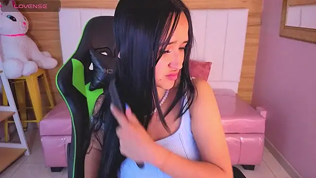 Snapshot of bella_vibess_s chatting on 02/26/26, 01:43 bella vibess s online show from 02/26/26, 01:43