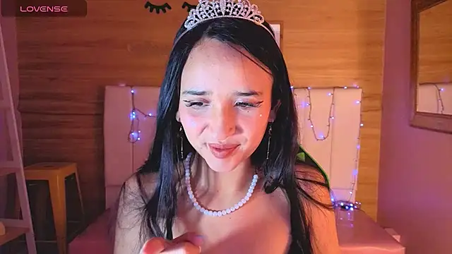 Snapshot of bella_vibess_s chatting on 03/07/26, 12:35 bella vibess s online show from 03/07/26, 12:35