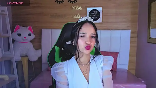 Snapshot of bella_vibess_s chatting on 03/13/26, 12:45 bella vibess s online show from 03/13/26, 12:45