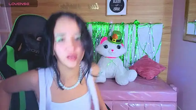 Snapshot of bella_vibess_s chatting on 03/17/26, 12:41 bella vibess s online show from 03/17/26, 12:41