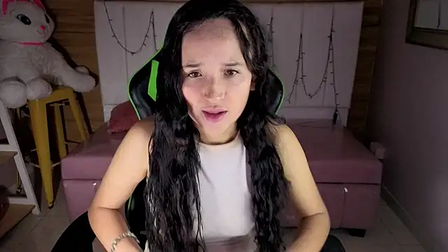 Snapshot of bella_vibess_s chatting on 04/01/26, 01:01 bella vibess s online show from 04/01/26, 01:01