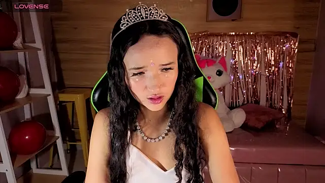 Snapshot of bella_vibess_s chatting on 04/13/26, 12:54 bella vibess s online show from 04/13/26, 12:54