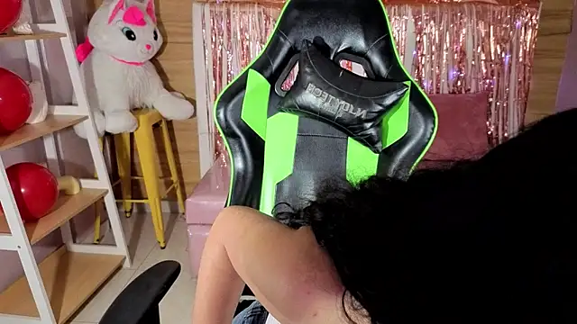 Snapshot of bella_vibess_s chatting on 04/14/26, 12:55 bella vibess s online show from 04/14/26, 12:55