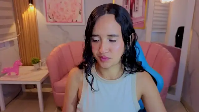 Snapshot of bella_vibess_s chatting on 07/04/26, 02:29 bella vibess s online show from 07/04/26, 02:29