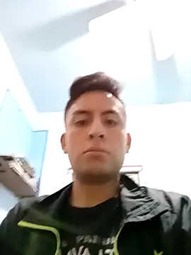 Snapshot of aczinovelez342 chatting on 12/22/25, 03:47 aczinovelez342 online show from 12/22/25, 03:47