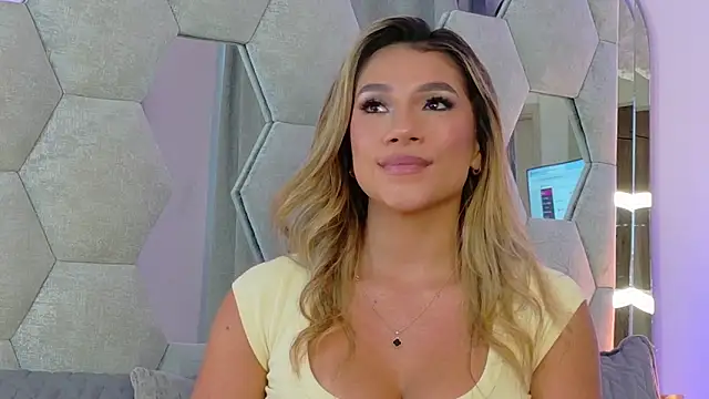 NicoleArmani online show from 02/06/26, 10:46