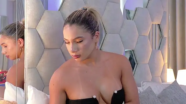 NicoleArmani online show from 04/13/26, 05:18