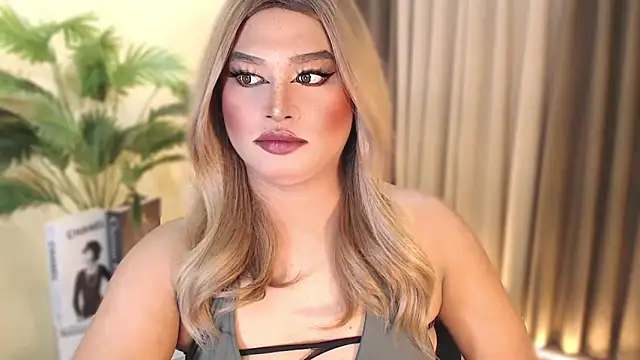 Snapshot of UrGoddess_Kiera chatting on 10/17/25, 07:16 UrGoddess Kiera online show from 10/17/25, 07:16