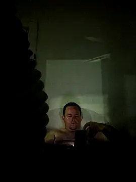 Snapshot of frooty4u chatting on 11/29/25, 01:25 frooty4u online show from 11/29/25, 01:25