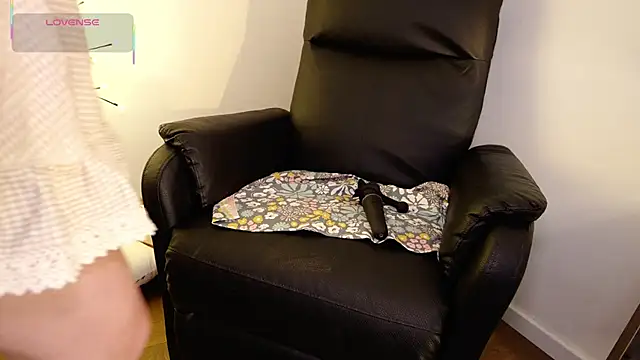 Snapshot of GingerAleMILF chatting on 12/22/25, 10:01 GingerAleMILF online show from 12/22/25, 10:01