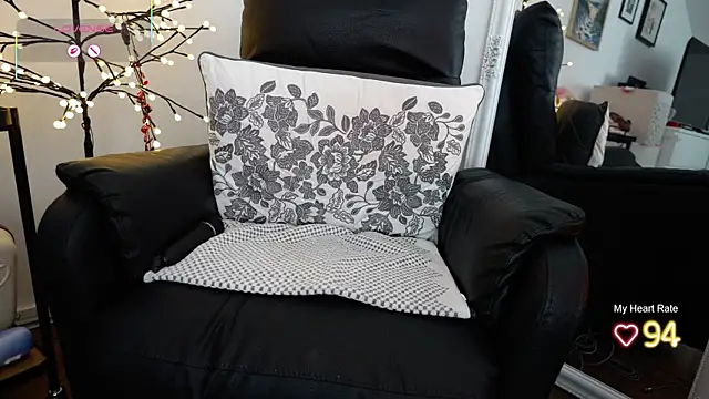 Snapshot of GingerAleMILF chatting on 03/07/26, 12:13 GingerAleMILF online show from 03/07/26, 12:13