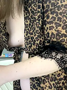 Risky-Flower online show from 12/17/25, 06:47