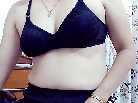 Snapshot of Ami_8x chatting on 10/17/25, 05:43 Ami 8x online show from 10/17/25, 05:43