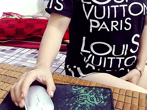 Snapshot of Ami_8x chatting on 10/21/25, 10:43 Ami 8x online show from 10/21/25, 10:43