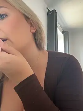 Elliemaee online show from 09/11/25, 09:31