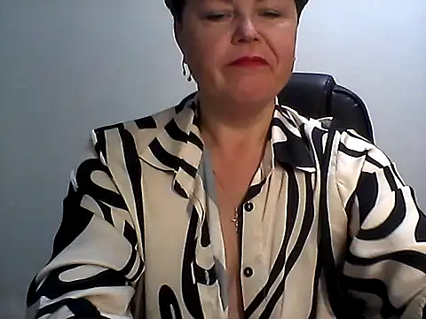Snapshot of EllaLove2277 chatting on 10/19/25, 05:08 EllaLove2277 online show from 10/19/25, 05:08