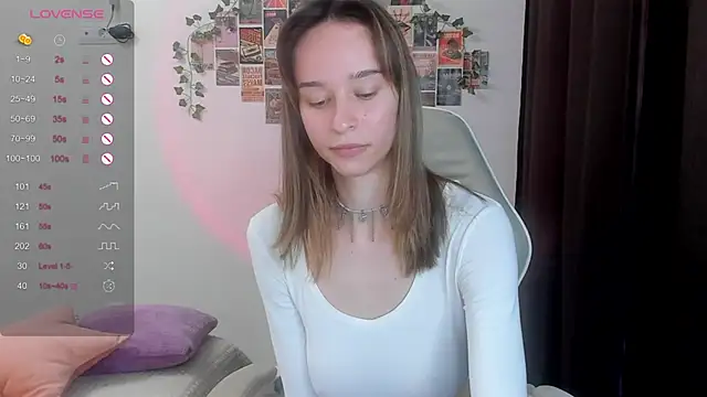 Snapshot of _Alissaa chatting on 12/19/25, 10:44 Alissaa online show from 12/19/25, 10:44