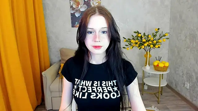 Snapshot of VioletHarme chatting on 04/07/26, 11:54 VioletHarme online show from 04/07/26, 11:54