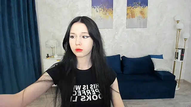 Snapshot of VioletHarme chatting on 04/10/26, 11:37 VioletHarme online show from 04/10/26, 11:37