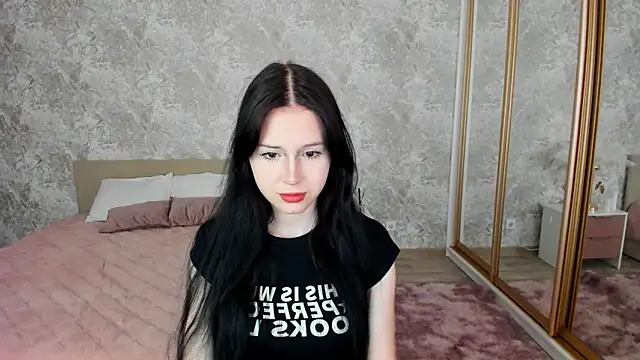 Snapshot of VioletHarme chatting on 04/20/26, 05:16 VioletHarme online show from 04/20/26, 05:16