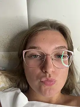 Snapshot of Bellatrisssaa chatting on 09/16/25, 06:31 Bellatrisssaa online show from 09/16/25, 06:31