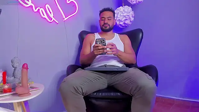 Snapshot of Gael_Meneses chatting on 12/02/25, 12:10 Gael Meneses online show from 12/02/25, 12:10