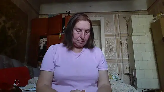 Snapshot of AnnaLive570 chatting on 10/25/25, 10:45 AnnaLive570 online show from 10/25/25, 10:45