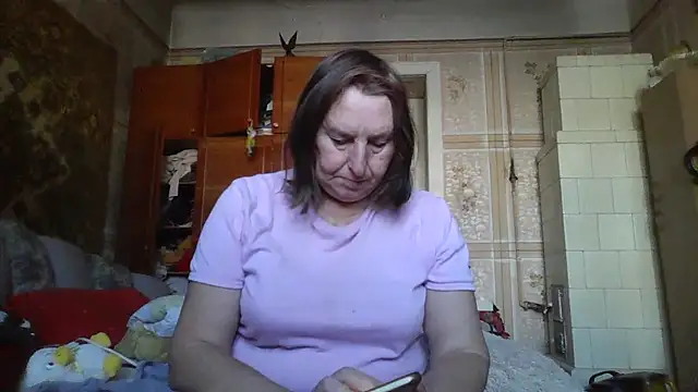 Snapshot of AnnaLive570 chatting on 10/31/25, 11:22 AnnaLive570 online show from 10/31/25, 11:22