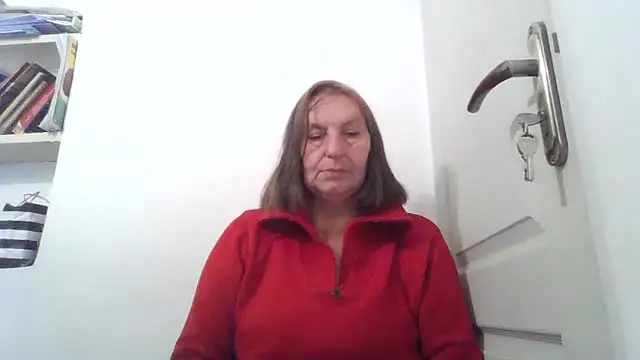 Snapshot of AnnaLive570 chatting on 11/10/25, 01:32 AnnaLive570 online show from 11/10/25, 01:32