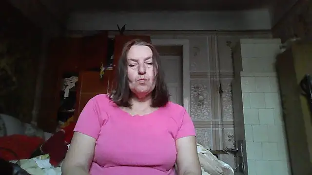 Snapshot of AnnaLive570 chatting on 11/24/25, 01:44 AnnaLive570 online show from 11/24/25, 01:44