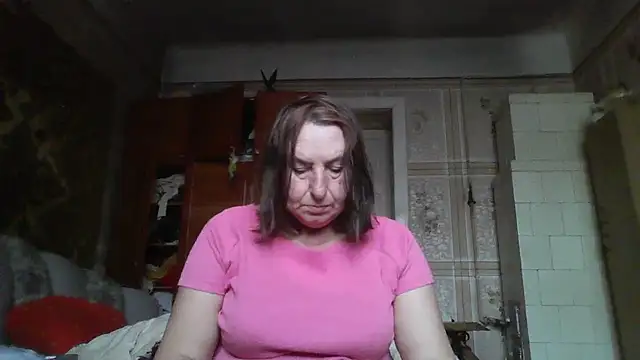 Snapshot of AnnaLive570 chatting on 11/26/25, 12:06 AnnaLive570 online show from 11/26/25, 12:06