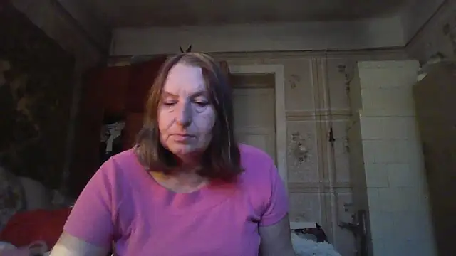 Snapshot of AnnaLive570 chatting on 12/02/25, 01:05 AnnaLive570 online show from 12/02/25, 01:05