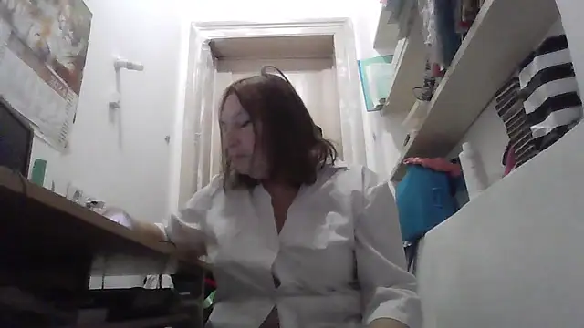 Snapshot of AnnaLive570 chatting on 12/15/25, 05:23 AnnaLive570 online show from 12/15/25, 05:23