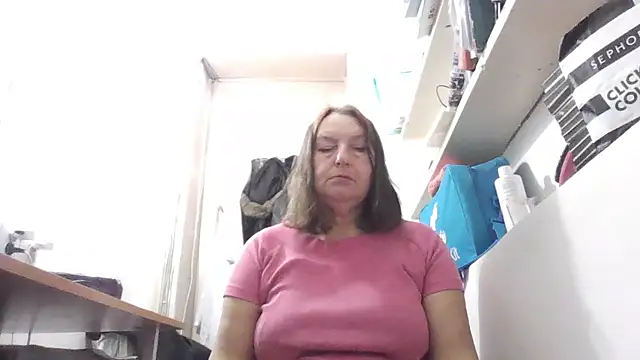 Snapshot of AnnaLive570 chatting on 12/18/25, 05:24 AnnaLive570 online show from 12/18/25, 05:24