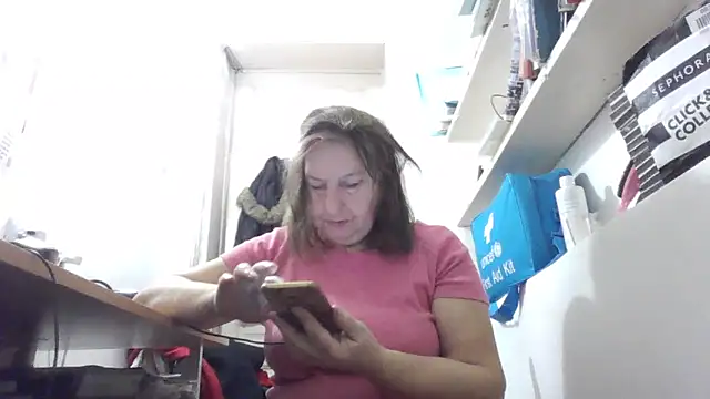 Snapshot of AnnaLive570 chatting on 12/19/25, 05:25 AnnaLive570 online show from 12/19/25, 05:25