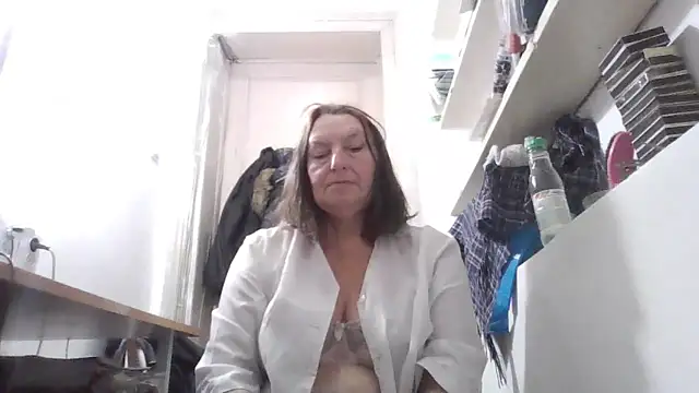 Snapshot of AnnaLive570 chatting on 01/06/26, 05:44 AnnaLive570 online show from 01/06/26, 05:44